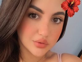 laura-hot19
